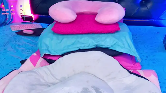 Adriana-55 - fart show 💨