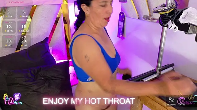 Luna_Naughty1 - ice on the clitoris