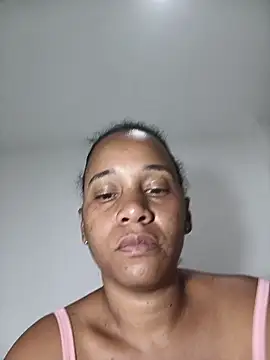EbonyHorrny - I suck your cock on my knees