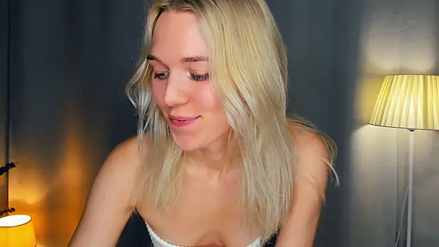 DianeHonnette - I'm stimulating my nipples