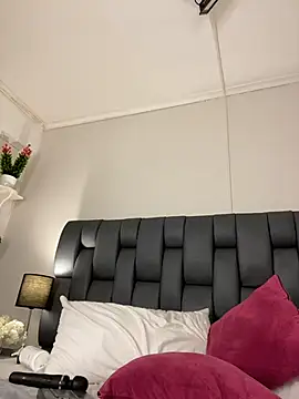 MiilaBlake - Buttplug on w DOMI vibing it