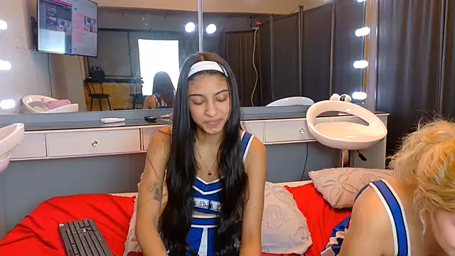 Strawberrymia69 - squirt in face