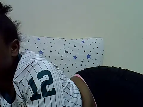 Malia001 - fingering until i squirt
