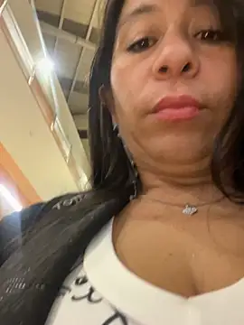 Dulce-miamilf - Spit tits in mall 😈🤫 people near
