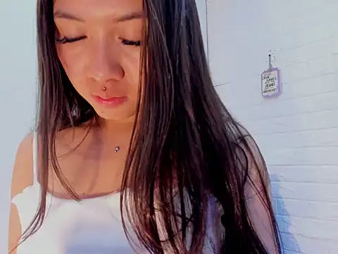 Lilyn_Brooks19 - Show tits 🍒