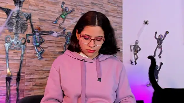 Nath_redrex - show boobs + nipple play
