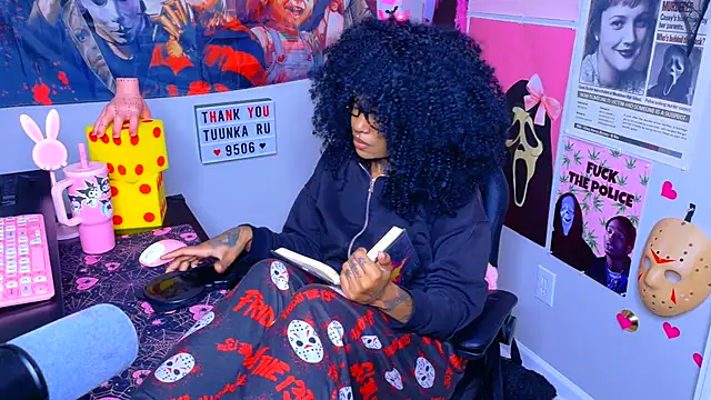 Spookiebaddie - get me naked😇 + oil!