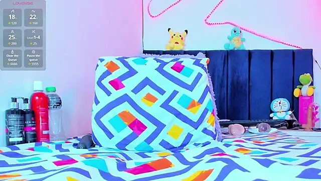 Kylie_jonas - Tickle my ass while controlling the toy
