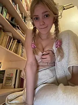 Elsawhere - OFF TOP IN LIBRARY😱📚STAY IN BRA