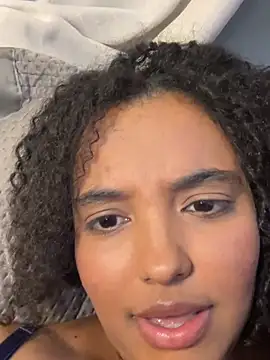Queenpandinha - Cuspo em mim toda pelada