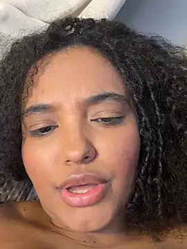 Queenpandinha - Cuspo em mim toda pelada