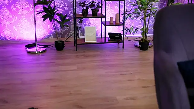 LeylaSaint - pleasure for wet pussy