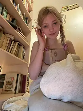 Elsawhere - OFF TOP IN LIBRARY😱📚STAY IN BRA