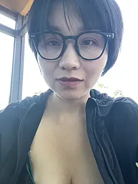 Yingzi1002 - 自慰呻吟2分钟
