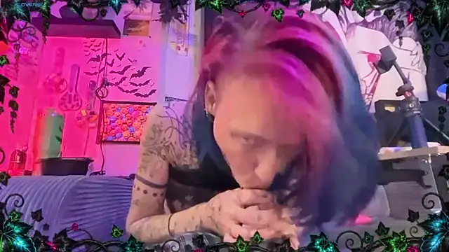 Toxlyn - Omg yay we made $5! 🩶🖤💙