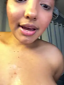 Queenpandinha - Cuspo em mim toda pelada