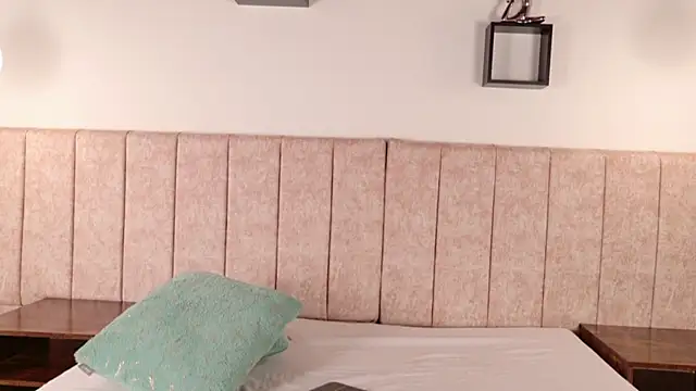 Zoehot_11 - play hard with my holes and squirt
