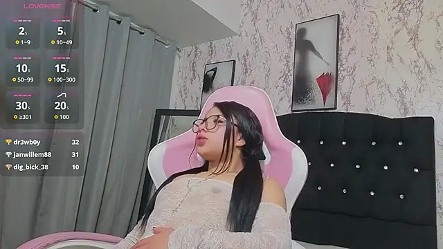 Nikki_Rouse - Finger on my pussy