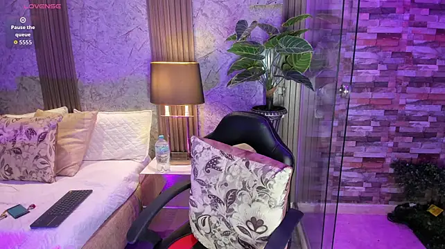 LuciaWallace - Get naked and oil in my ass ✨