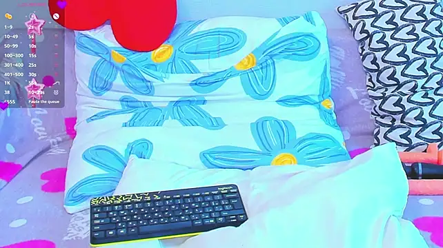 Vanessa_Florence - fingers in pussy naked