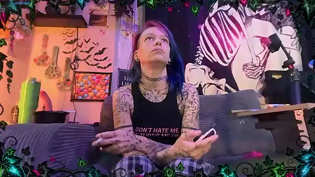 Toxlyn - Omg yay we made $5! 🩶🖤💙
