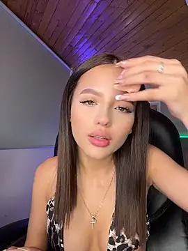 Sofia18_pinkk - Spank ass x5🥺