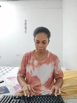AstridMonroee - Tease my Clit