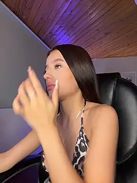 Sofia18_pinkk - Spank ass x5🥺