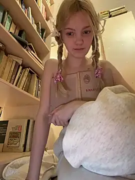 Elsawhere - remove bra and find some book to use 📚