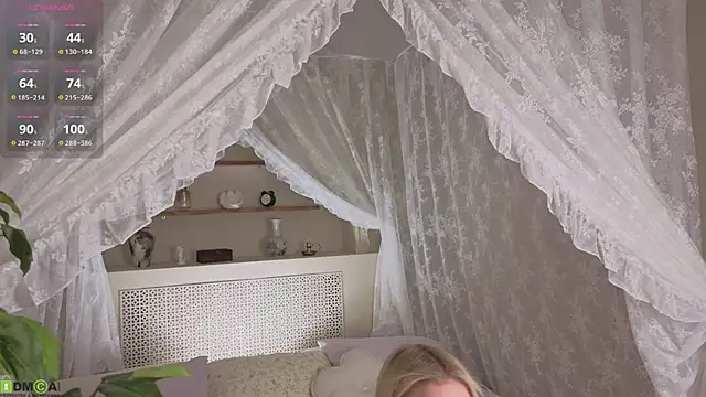 Linda__Bloom - Tease my shorts and remove it + slap ass