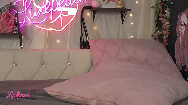 Luxe_Peach - Oil Tits And Play With Nipples