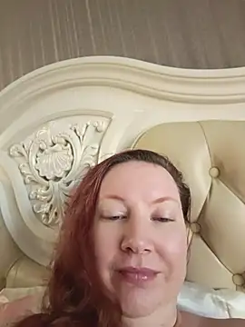 GoddessLara - Squirting hairy pussy
