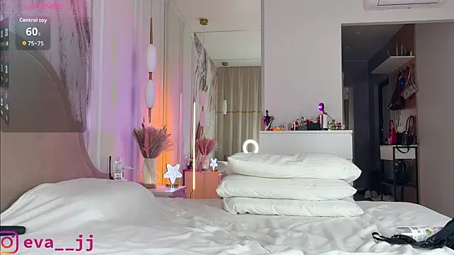 Eva_JJ - Naked and play with pussy
