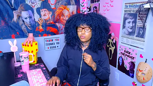Spookiebaddie - get me naked😇 + oil!