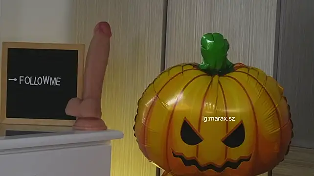 Mara_HugeAss - Rub oil on Ass! 🍑🤤