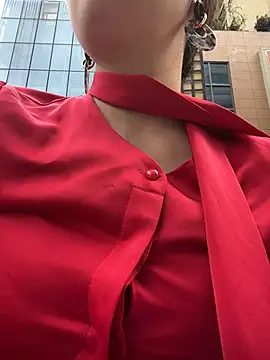 Lola666999 - 完成任务脱掉内裤骚B涂高潮液
