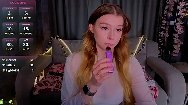 Amy_Davesss - Pinch boobs