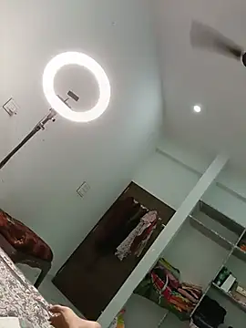 Miss_kanika76 - Buy new leptop