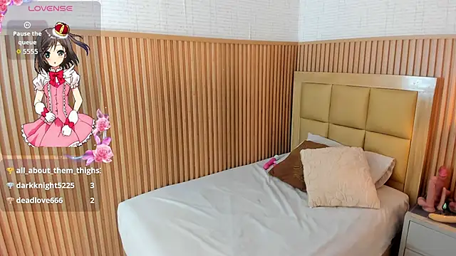 LOLAMAXI - Suck my hard nipples