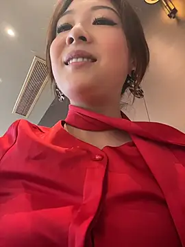 Lola666999 - 完成任务脱掉内裤骚B涂高潮液
