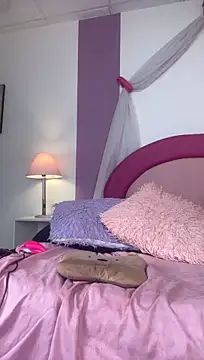 Stephanie_golden1 - 3 fingert in ass