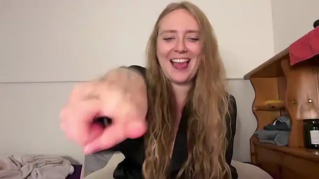 Pattyworld69 - finger myself - last tipper picks hole
