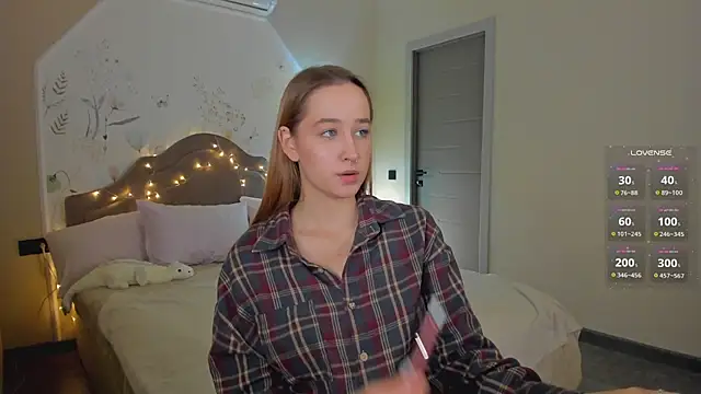 Sweett_Monica - play tits in top