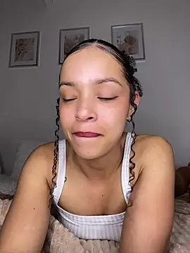 Yasmin777_ - fingering a pussy + control domi 2 minut