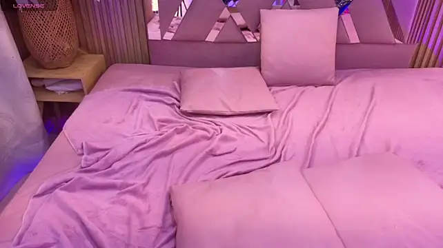 ANNE_TAY1
