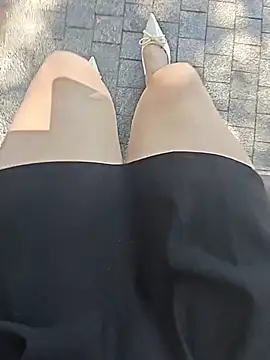 Baby-Linh - Show pussy Water spraying in public