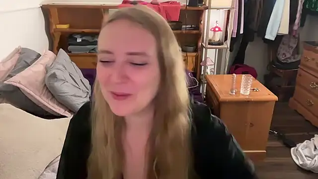 Pattyworld69 - finger myself - last tipper picks hole