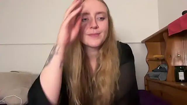Pattyworld69 - finger myself - last tipper picks hole