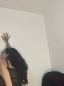 Esmeralda_hairy - show oil in my sexy belly 🍯