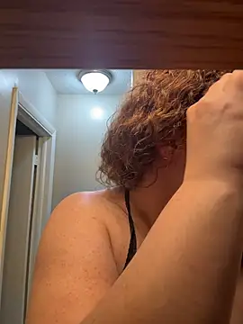 MistyNights - Boobs out 10min:oil them up